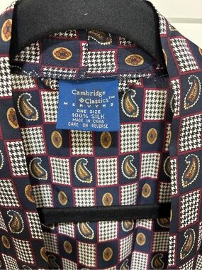 Cambridge Classics Navy & Burgundy 100% Silk Paisley Robe